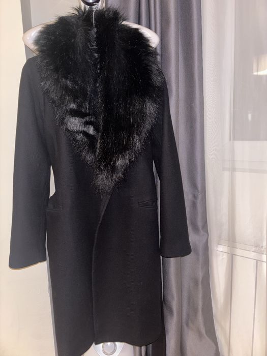 Zara вълнено палто с пухена яка и колан