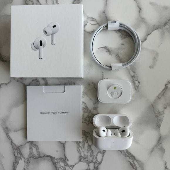 Apple Airpods 4 Noise Cancellation