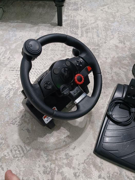 Продается игравой руль Logitech Drivingg Force GT
