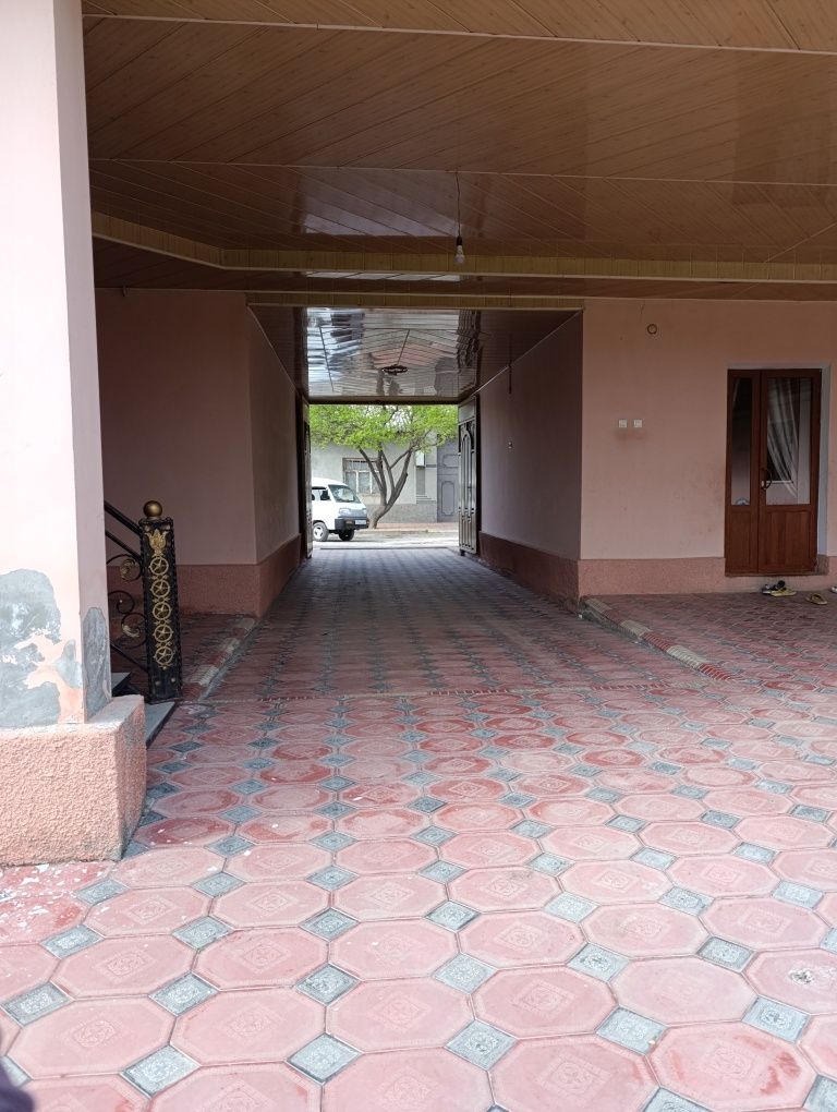 Продаётся двух этажный дом в Самарканде чархине