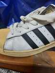 Vând teniși din piele originali Addidas