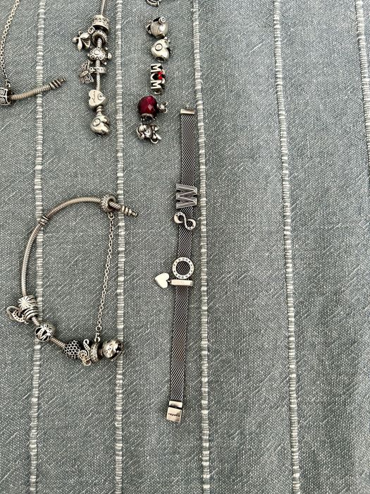 Pandora bratari si talismane