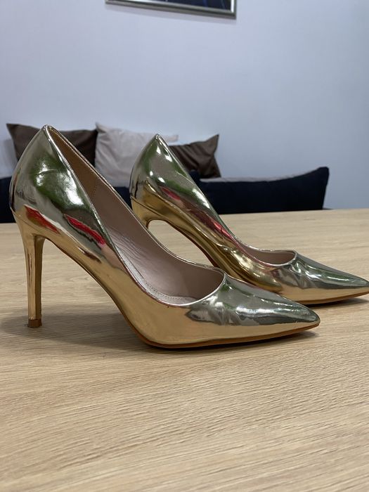 Златисти токчета