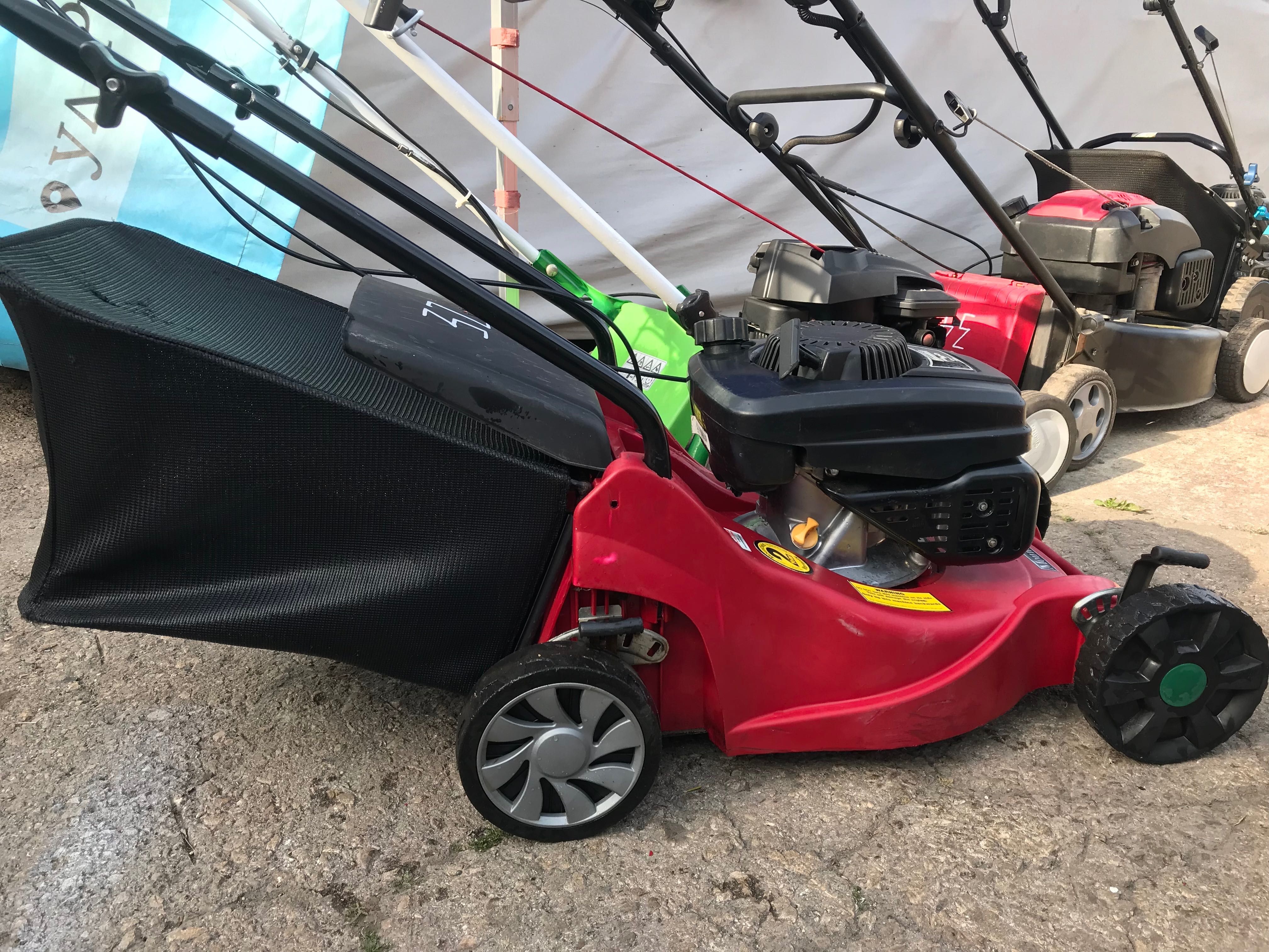 32 Самоходна моторна косачка Mountfield 3.5 hp