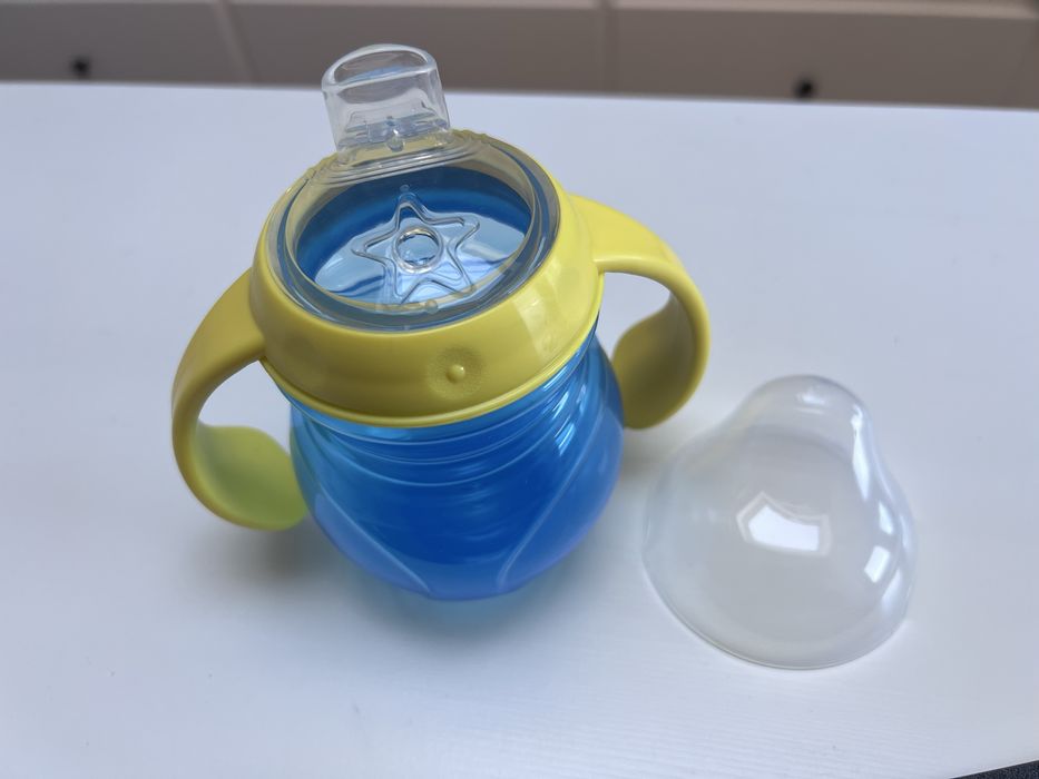 Cană Tommee Tippee nefolosita– duză silicon moale, anti-vărsare