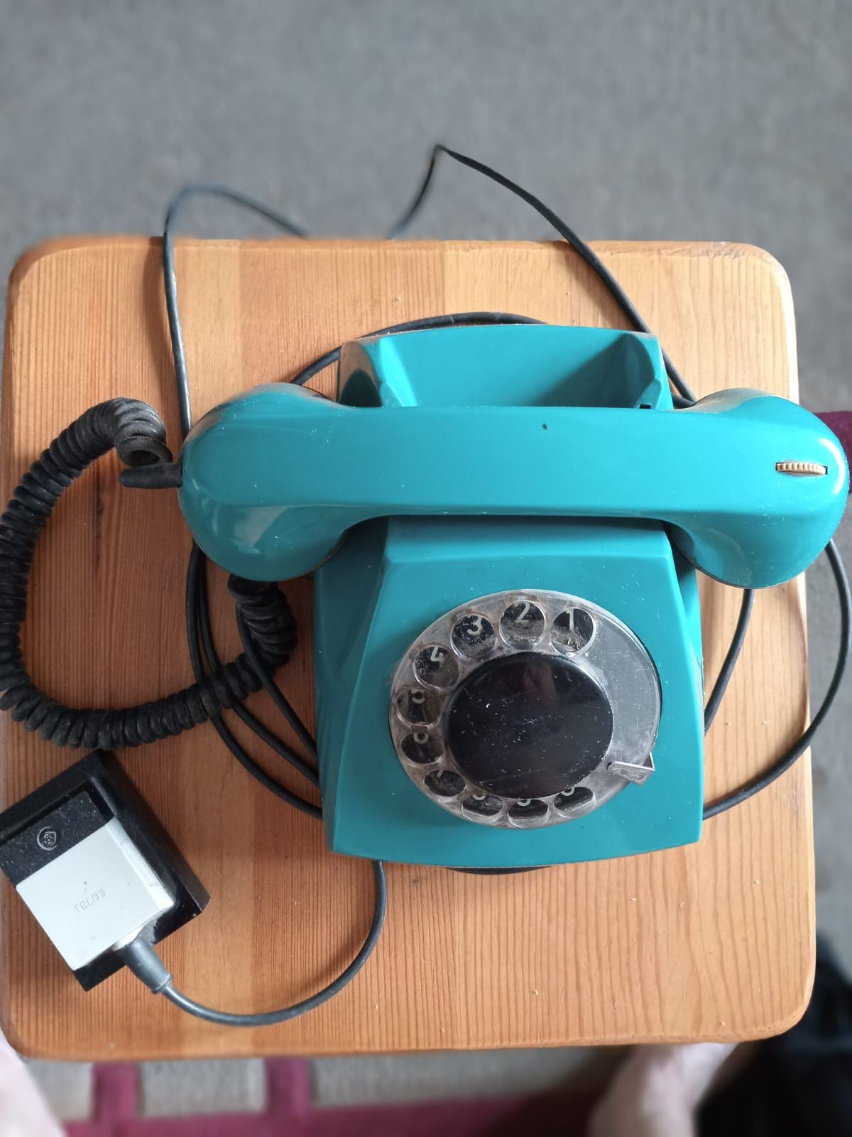 Продам радиоприемники и телефонный аппарат70-х годов прошлого столетия