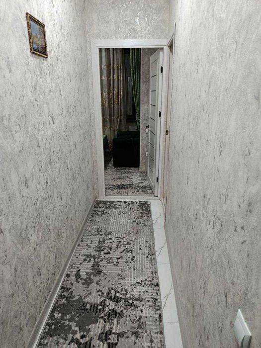 Продаётся 1-комнатяная переделанная в 2-х квартира на Олмос махалле