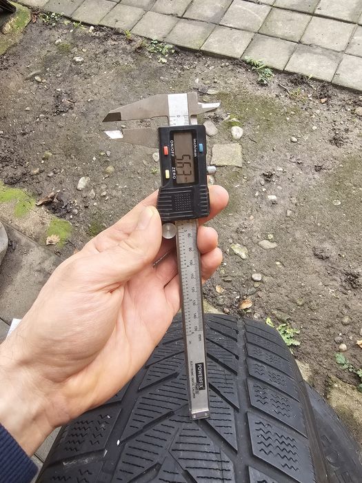 Doua anvelope iarna 225/60/17 de iarna M+S Vredestein