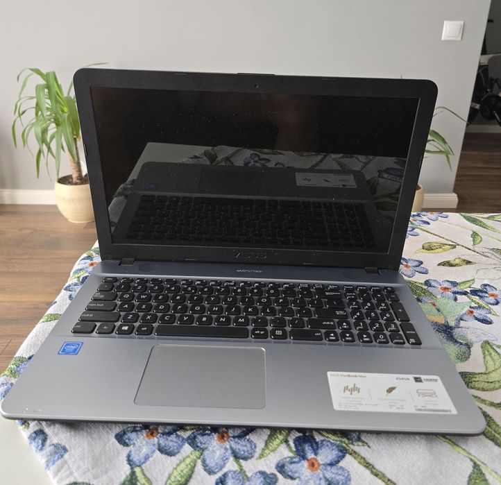 laptop asus vivoBook max