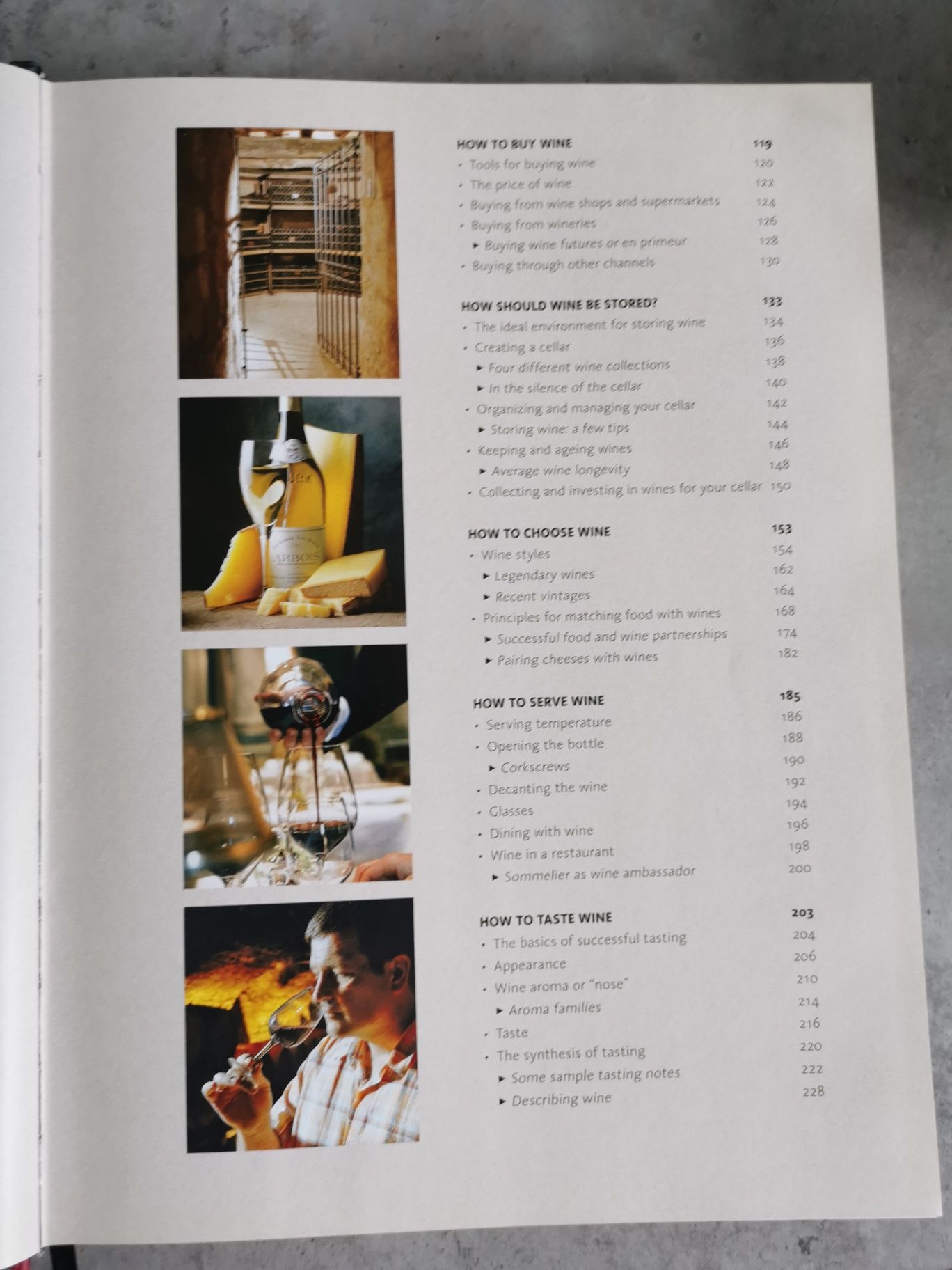 Книга за ценители на виното "Larousse Wine"
