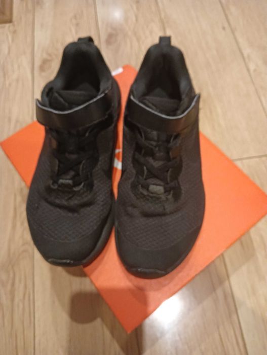 Adidasi Nike de alergare