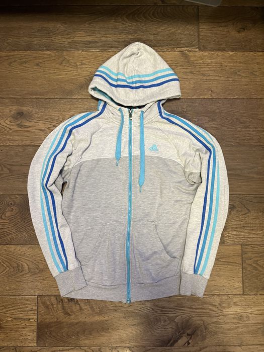 adidas essentials 3 ленти през качулката