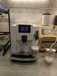 Espressor automat Jura E8 alb