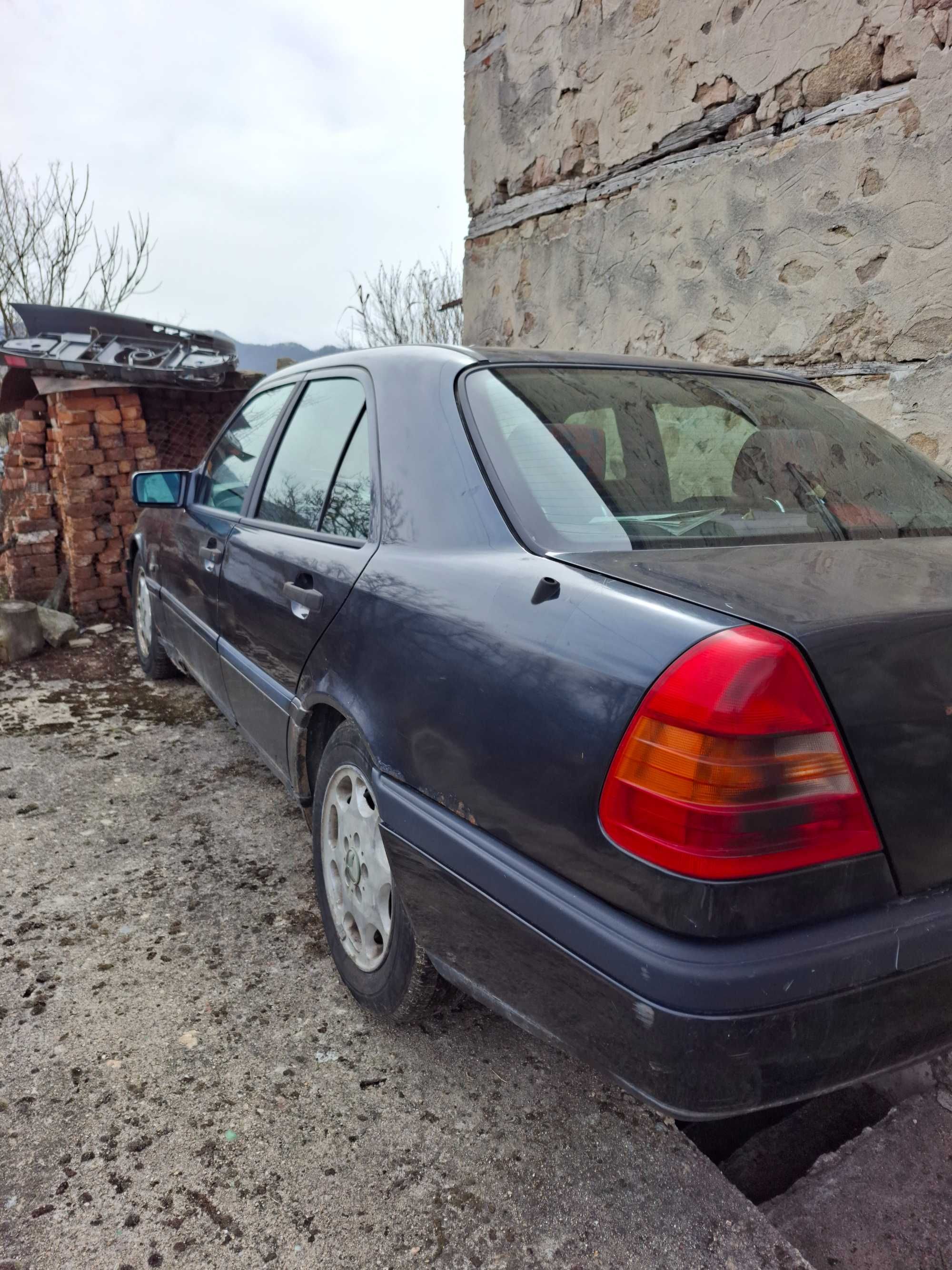 Продавам Mercedes C180 на части