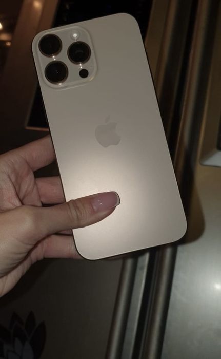 Продам айфон 16 про Макс 256 гб