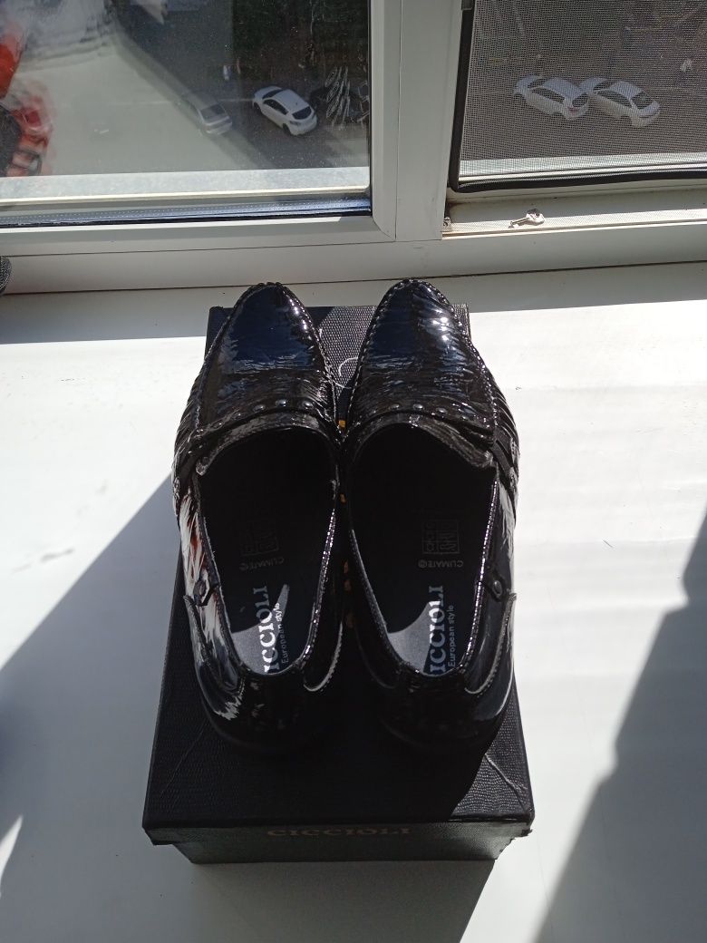 Продам элегантный туфли мужские размер 42!