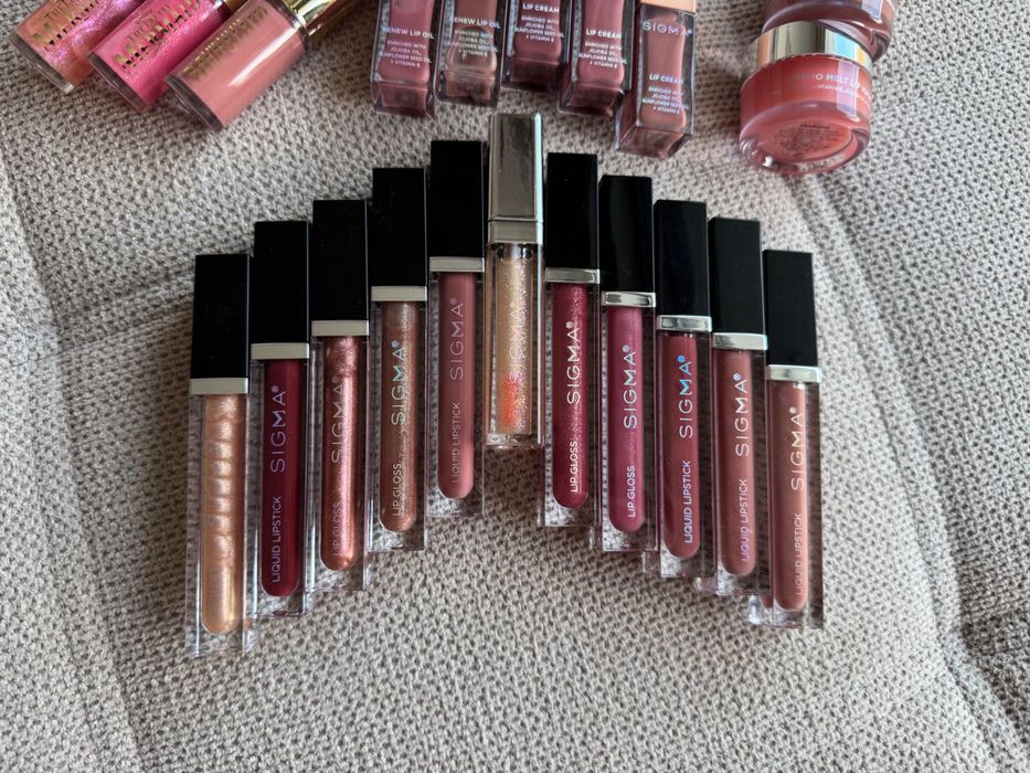 НОВО Лот от 25 продукта на Sigma beauty гланцове, четки, червила