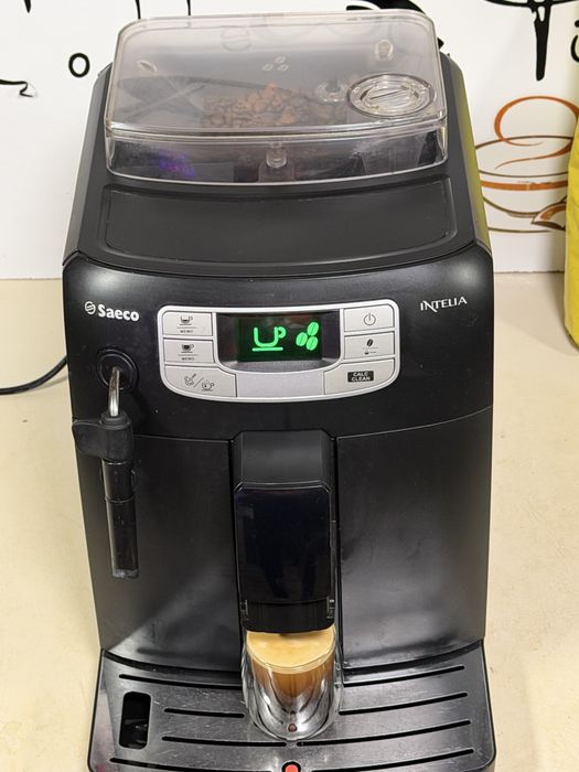 Кафемашина кафе автомат Saeco intelia с гаранция