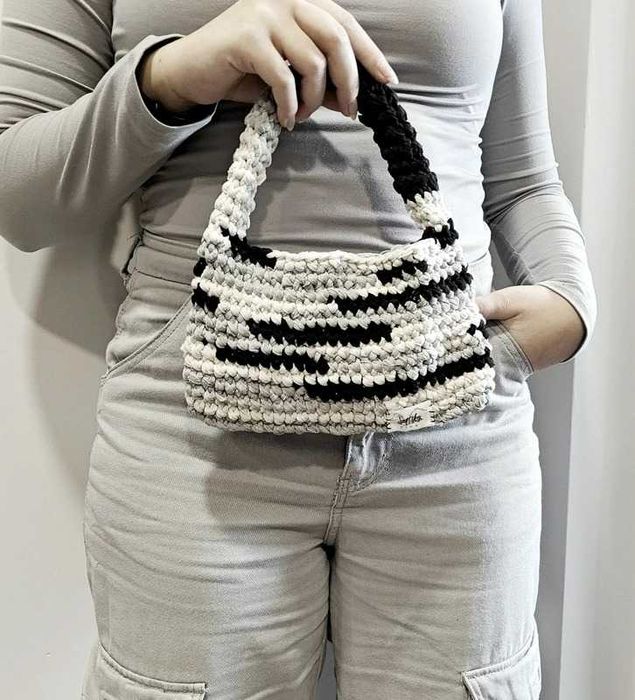 Geantă croșetată unică