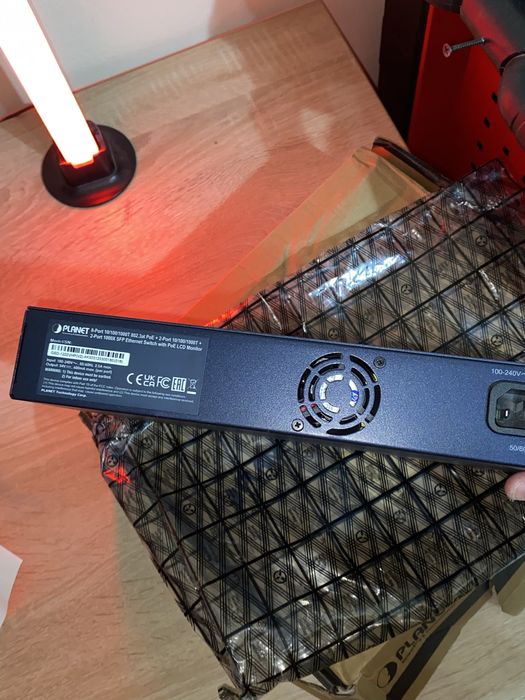 Vând Switch cu 8 porturi PoE