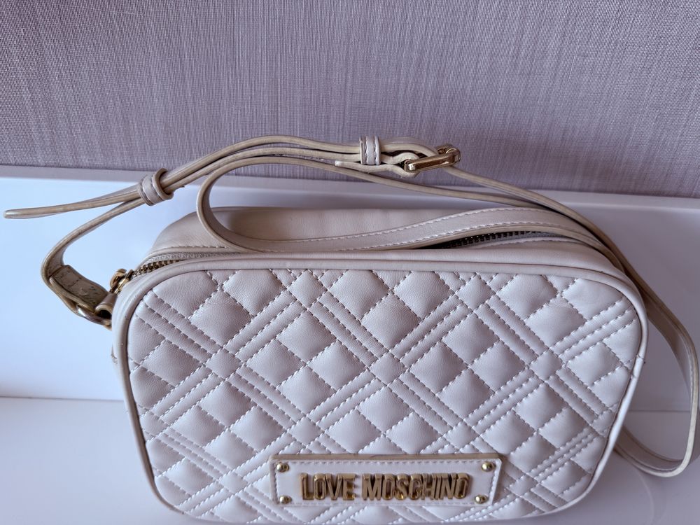 Дамска чанта Love Moschino, Guess