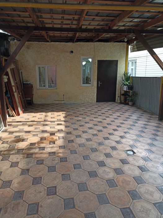 Продам полдома в хорошем районе