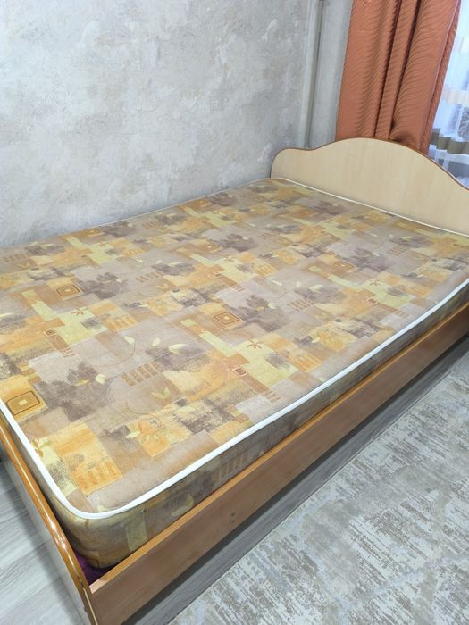 Отдам двуспальную кровать