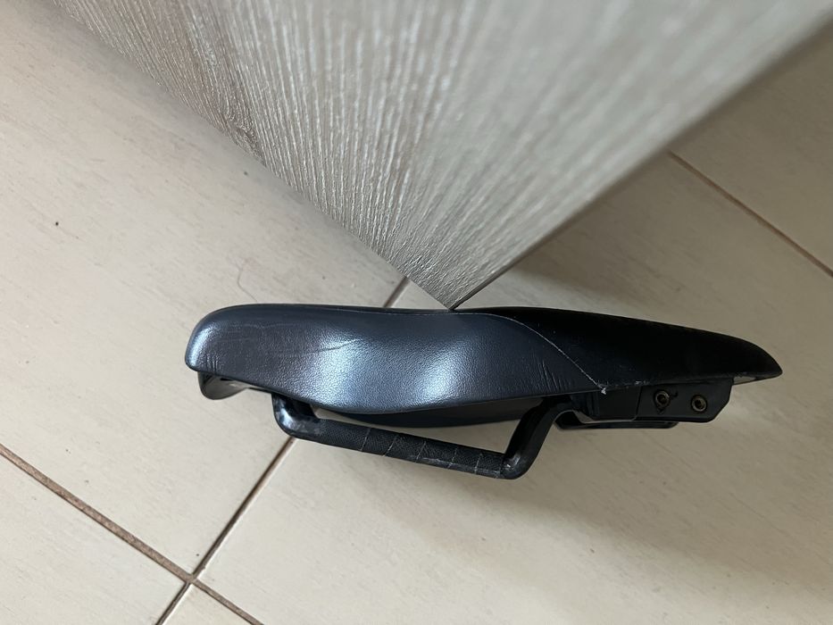 Șa transiro fizik cu șine din carbon. Foarte comodă pentru full