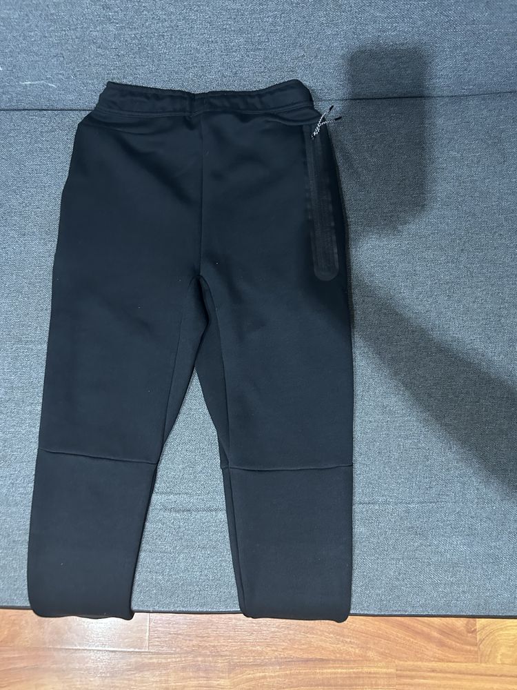 Pantaloni Nike tech negri XS