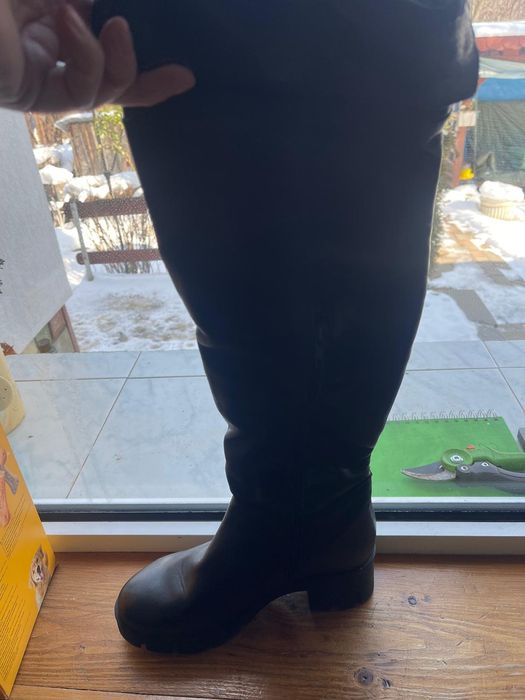 Cizme lungi peste genunchi