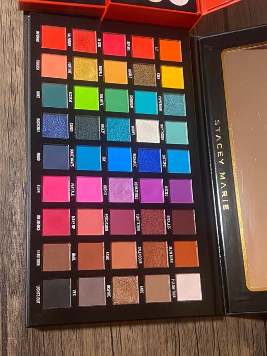 Palete makeup BPerfect si Douglas