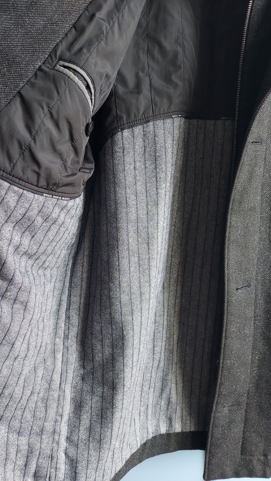 Vând palton Hugo Boss XXL