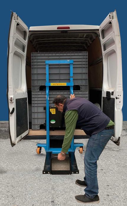 Самотоварещ се електрокар /стекер/ палетна количка