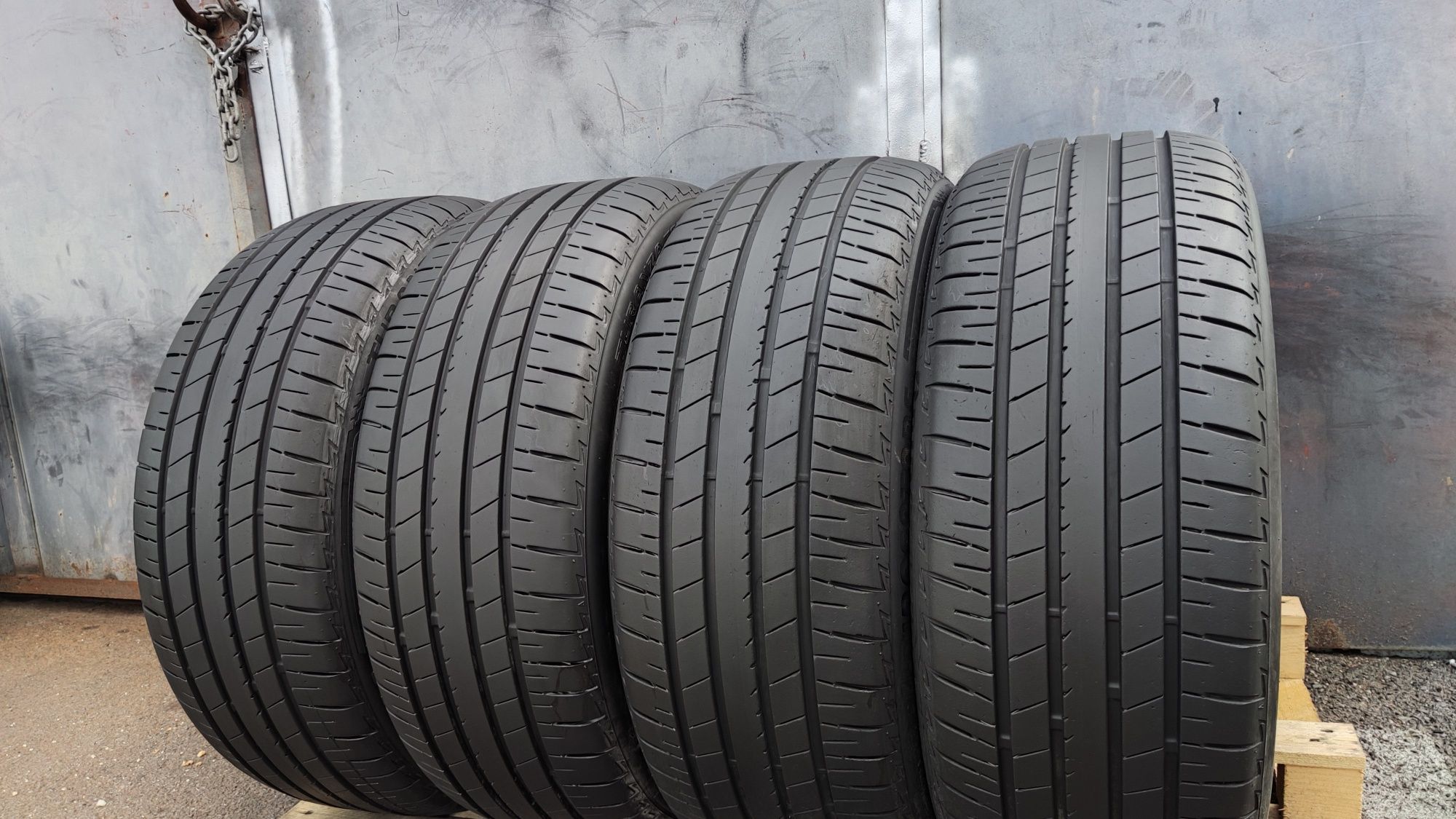 4бр. летни гуми 225/45/19 Bridgestone Turanza T005
dot22
7.4mm
Много д