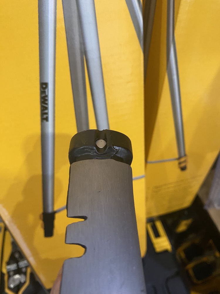Чук кофражен с магнит DeWALT 22oz DWHT51005-0