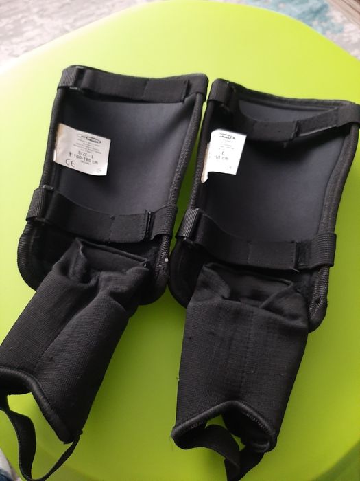 Vând apărători tibie adulți