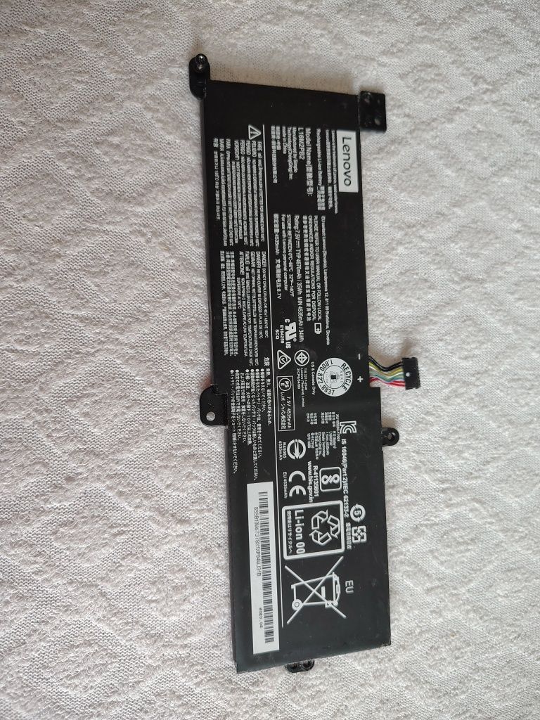 Lenovo Idepad 3 на части