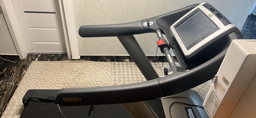 Bandă profesională TechnoGym Excite 1000