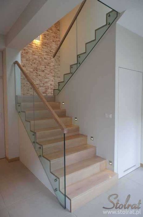 Balustrada din sticla securizata cu prindere in conectori