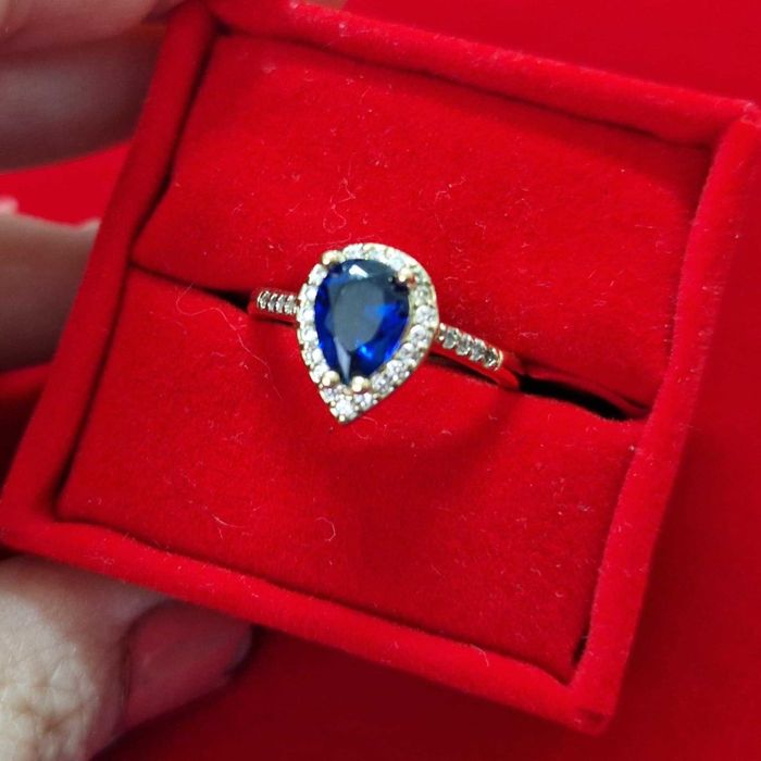 GR48, inel placat aur 18k,nou/marcat, zirconiu alb/safir, deosebit