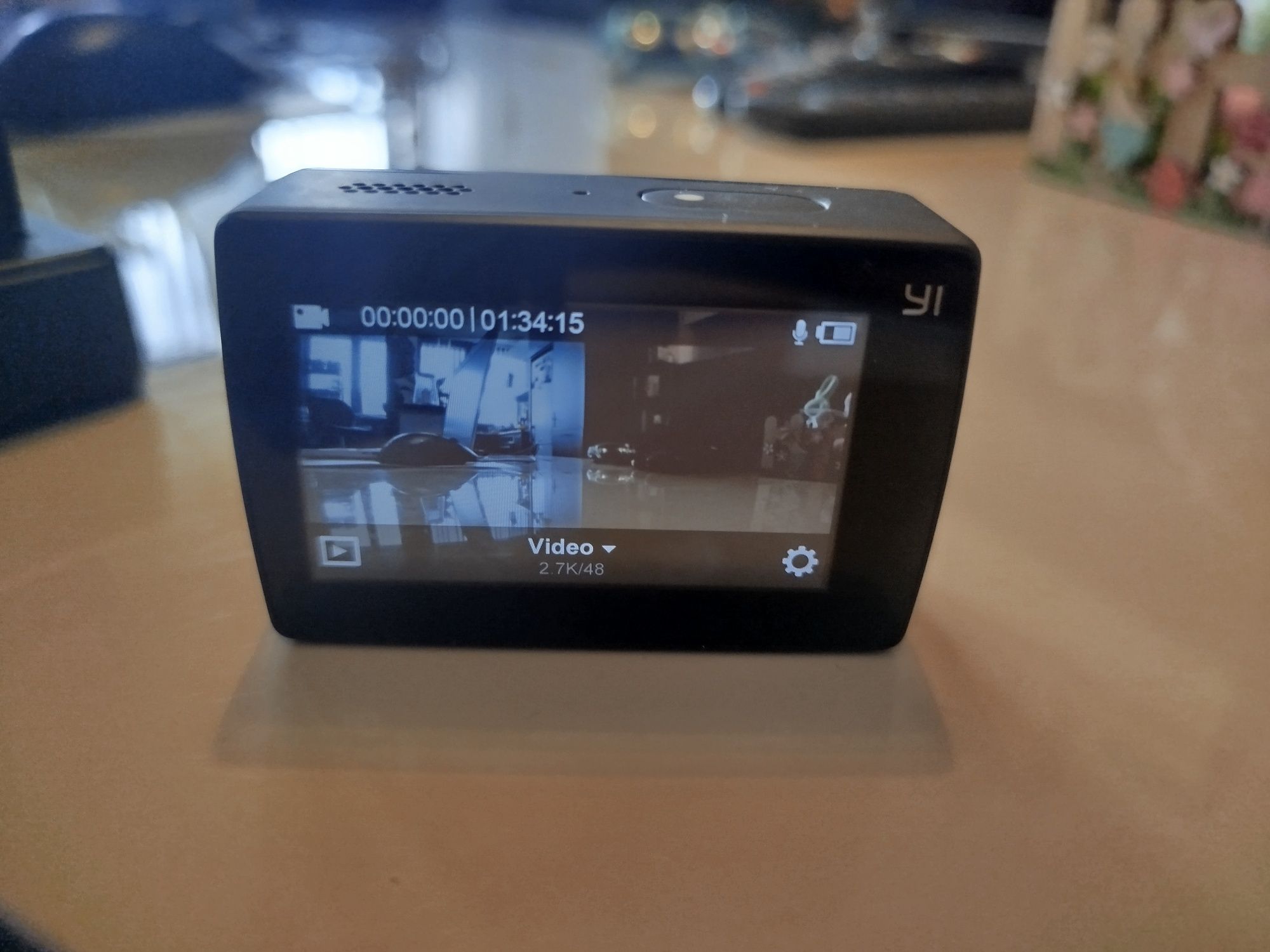 Yi 4k+ / екшън камера, 3батерии + станция , протектор, воден-case
