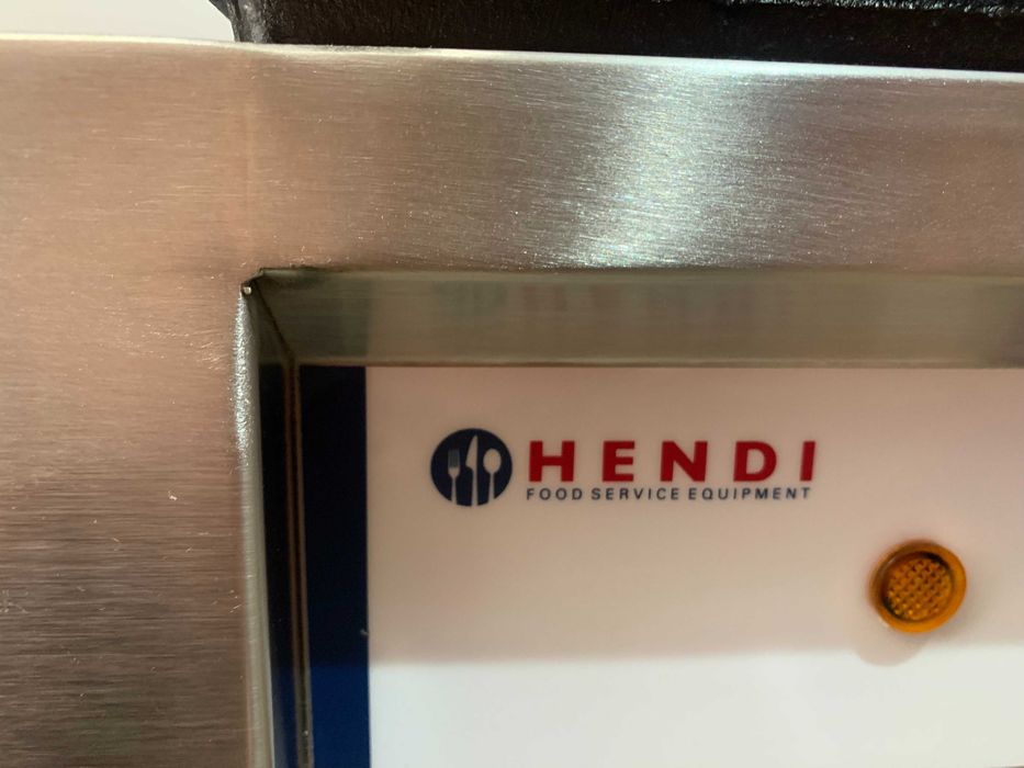 НОВ Професионален гофретник Hendi, 1500W, Чугунена повърхност