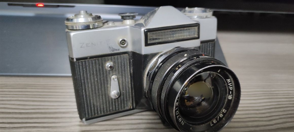 Антикварный фотоаппарат Zenit-E