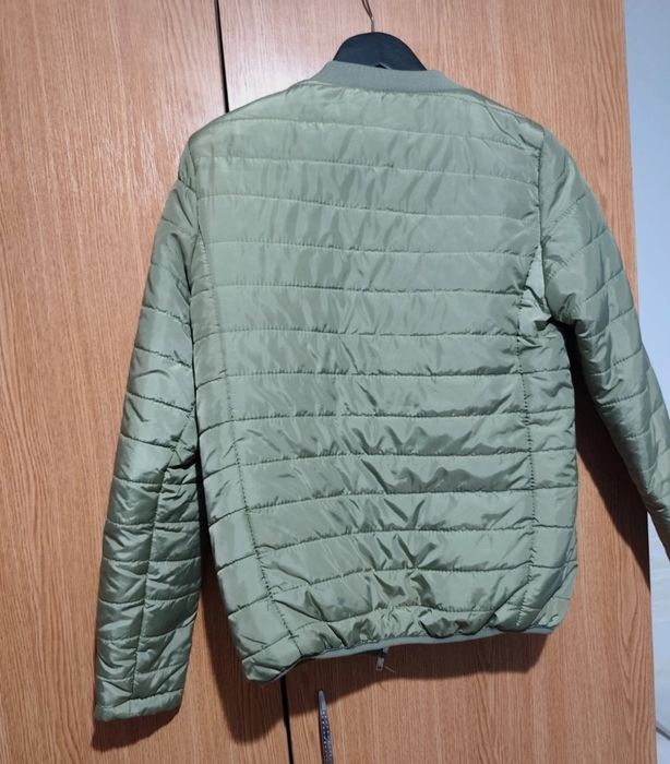 Geacă verde. In stare foarte buna