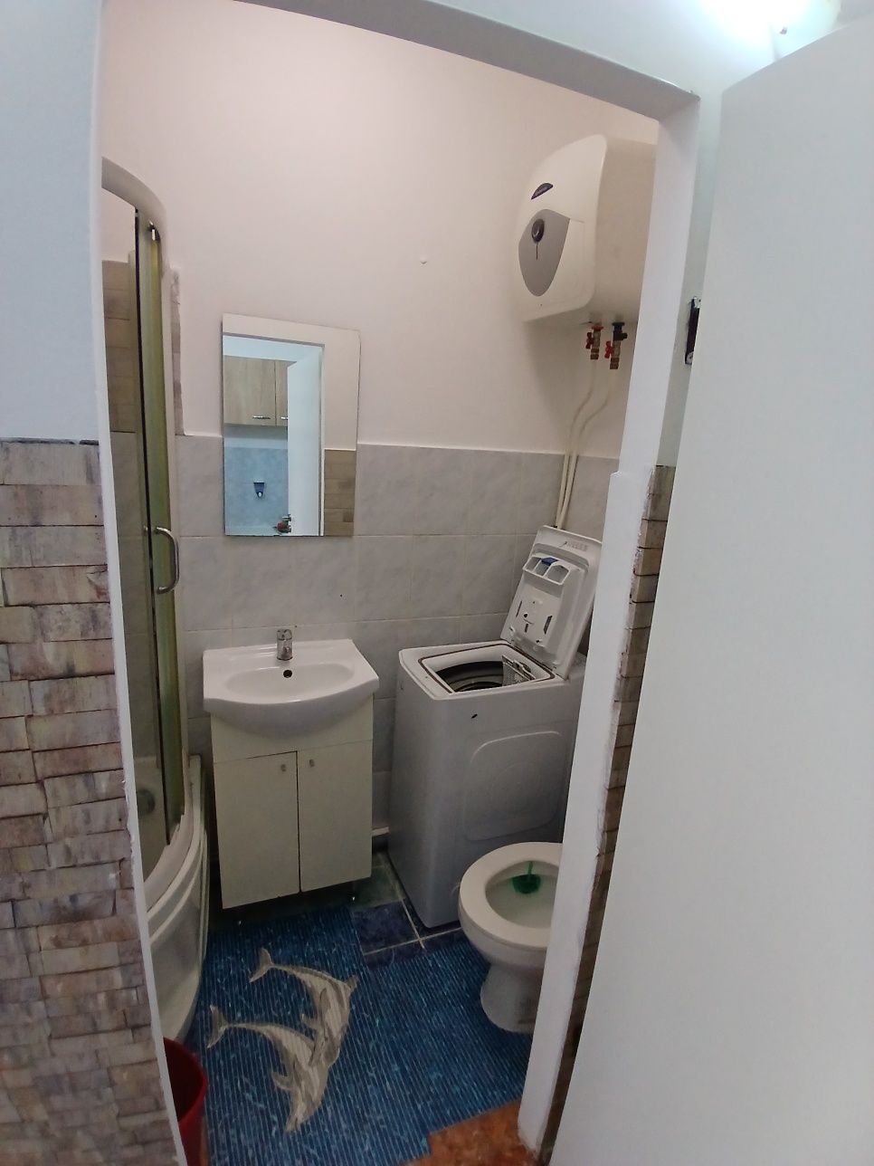 Închiriez garsoniera