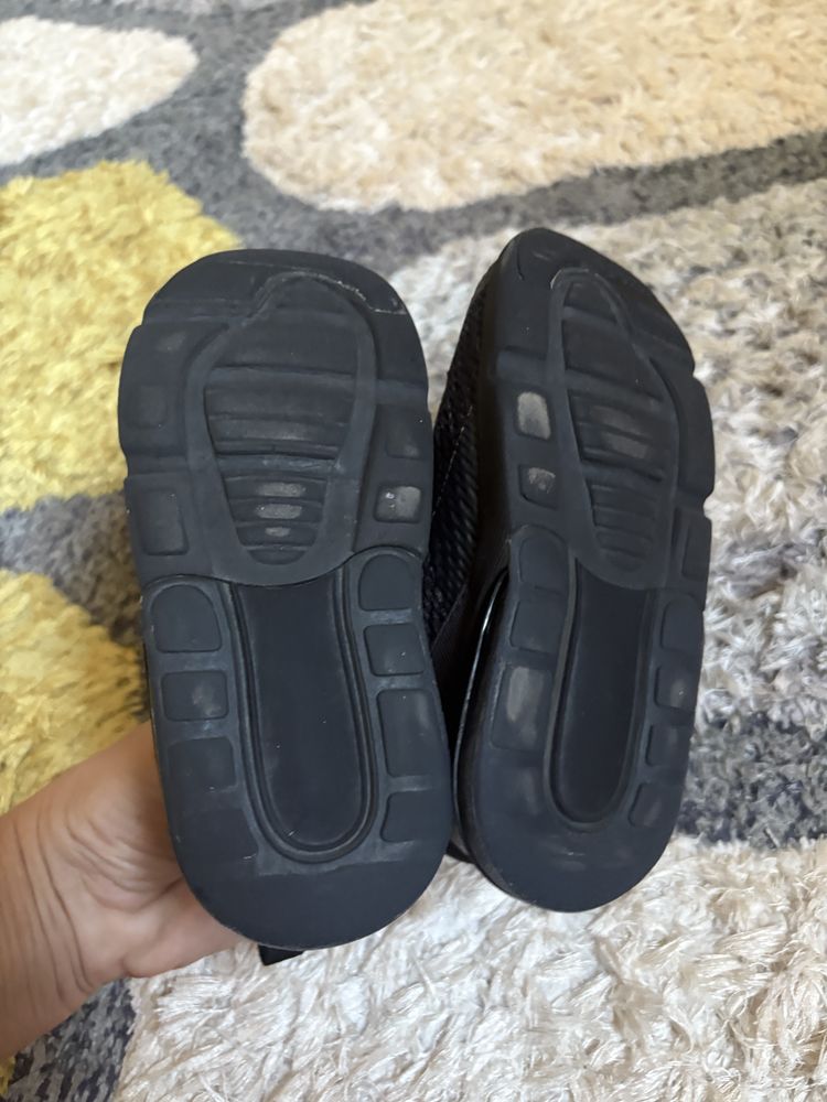 Маратонки nike 27 номер