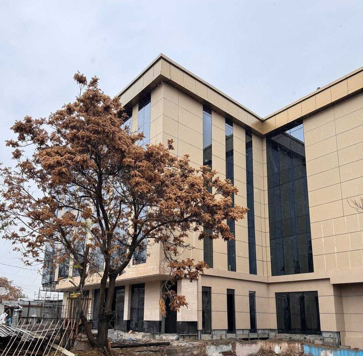 Сдается отдельно стоящее административное здание площадью 2000 кв.м