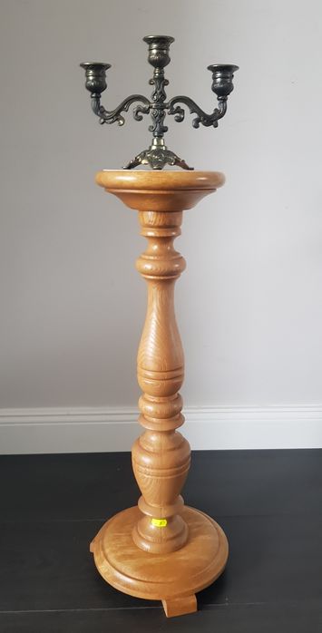 Piedestal vechi din lemn masiv și ceramică