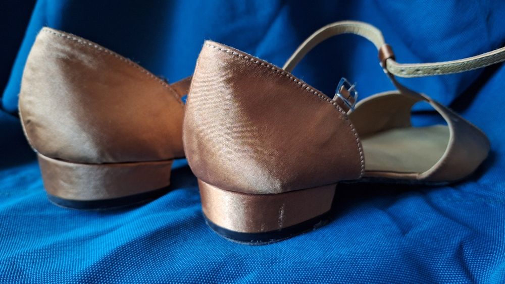 Обувки за спортни танци