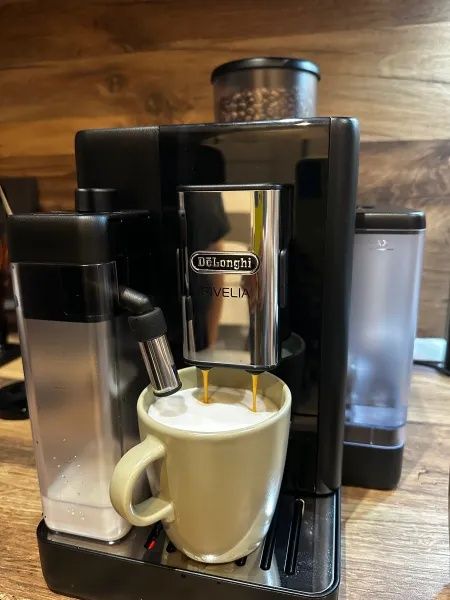 Кофемашина DeLonghi Rivelia EXAM440.55.B / BG/ G / W